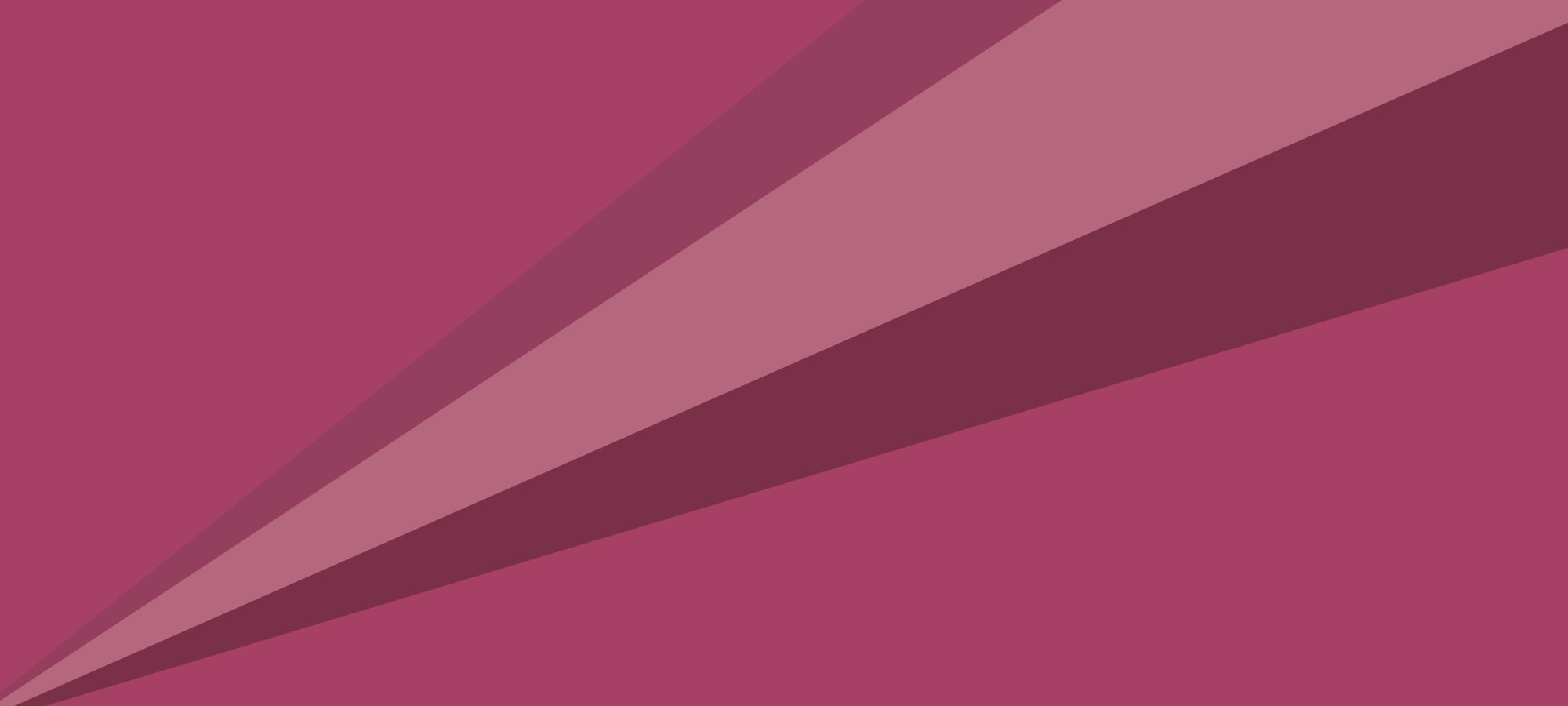 En röd maroon bakgrund med tre strålar i nyanser från vänster nedre hörn upp till höger övre hörn